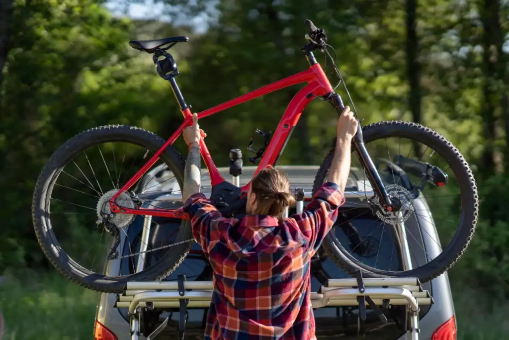 Verreisen mit dem Fahrrad Autoträger