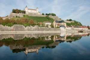 Schloss und Main, Würzburg, Deutschland